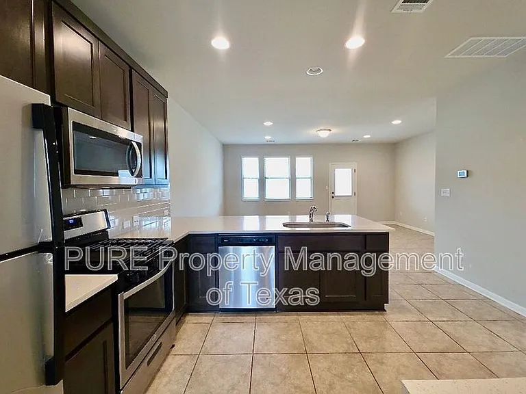 1721 Fountain Bridge Dr — Photo 7