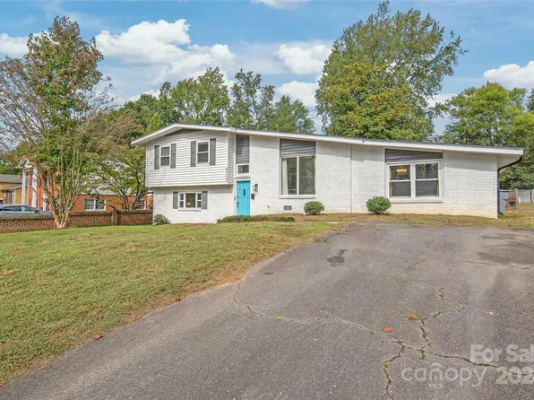 6735 Covecreek Dr, Charlotte, NC 28215