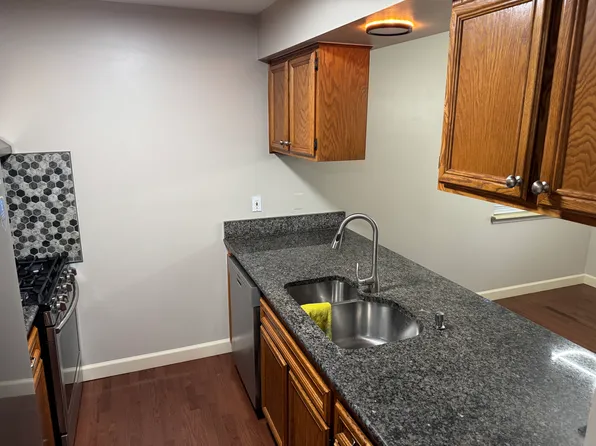 20948 Flora St, Roseville, MI 48066