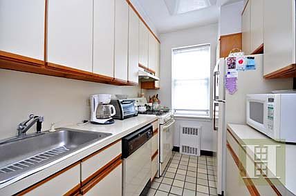 2nd image of 3750 Hudson Manor Ter APT 5EW