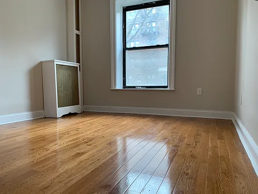 Rented by Hillel Realty Group | media 32