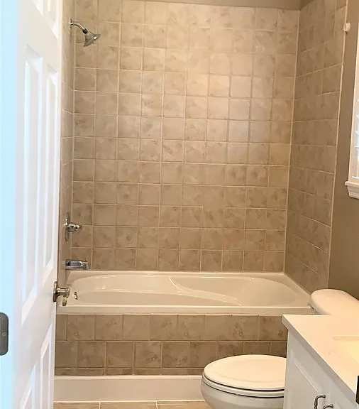 601 Casabella Cir — Photo 32