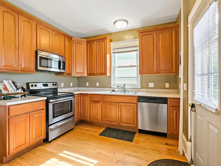 1480 Sherburne Ave #1 — Photo 4
