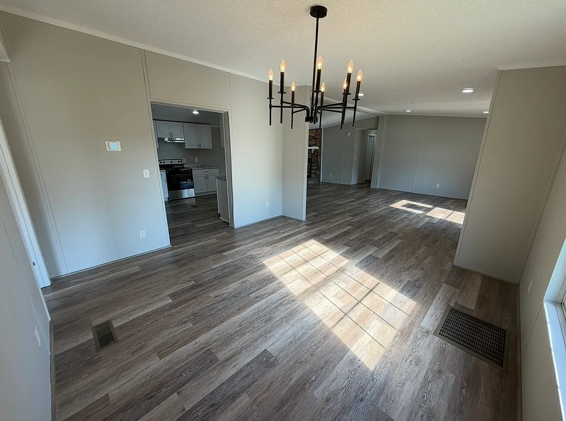 3 bed, 1960 sqft, $1,695 — Photo 4
