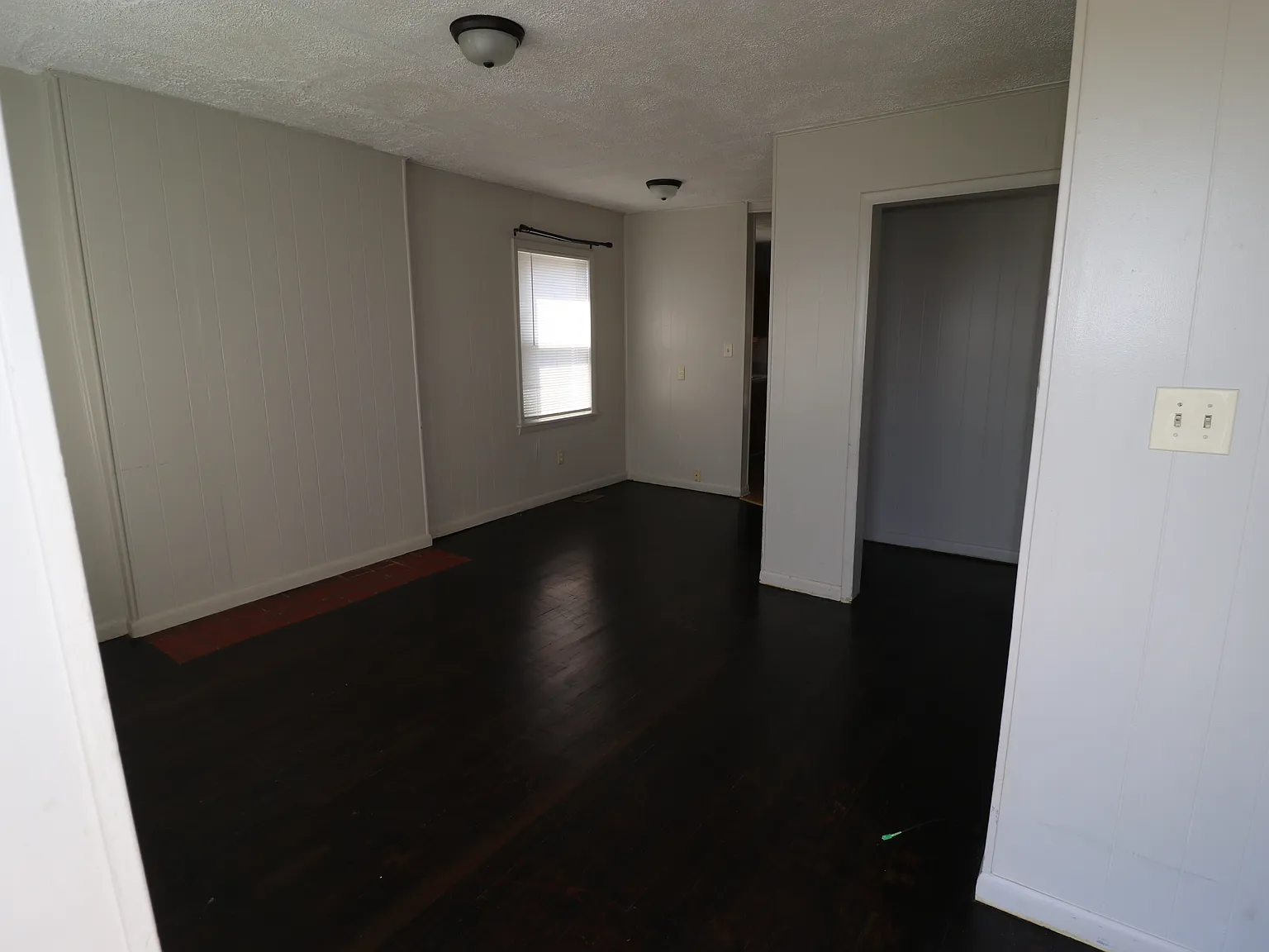 2 bed, 976 sqft, $1,200 — Photo 2