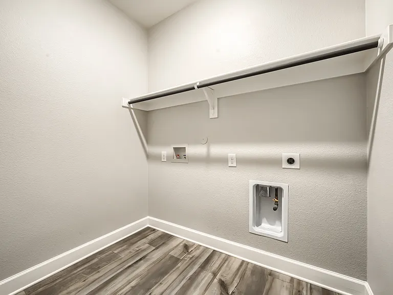 909 Emerson Dr — Photo 21