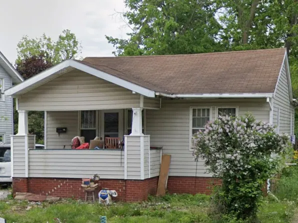 109 N 26th St, Mattoon, IL 61938