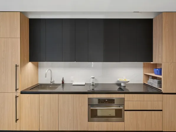 312 West 43rd Street image 5 of 31