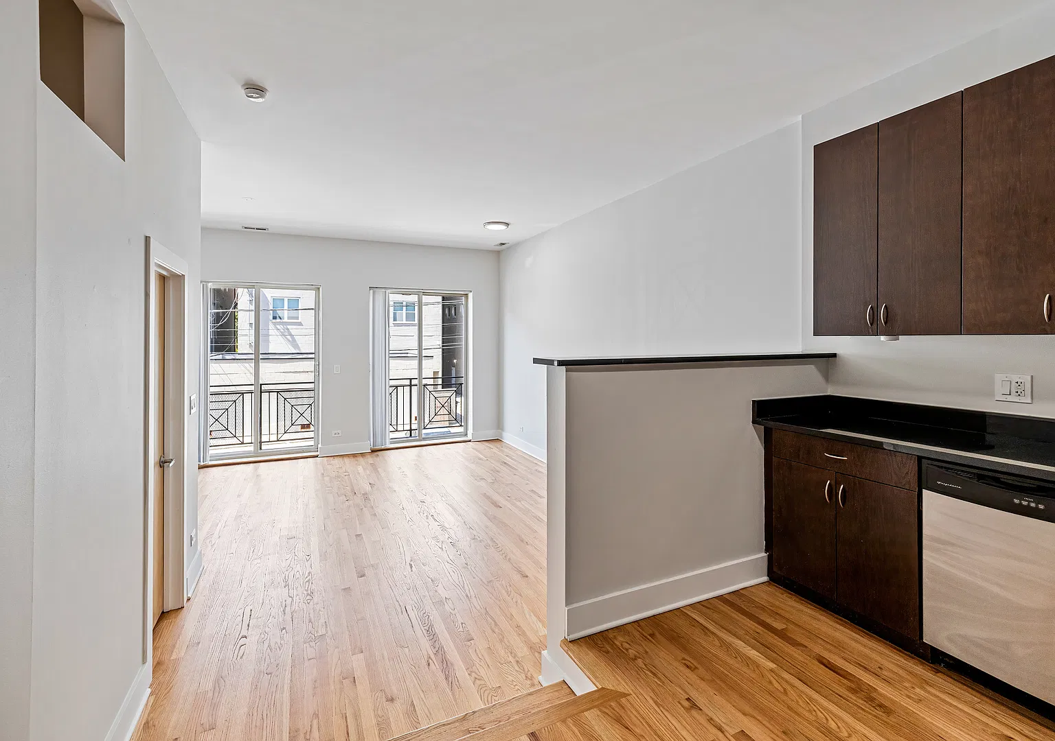 2 bed, 2.5 bath, 1697 sqft, $3,000 — Photo 3