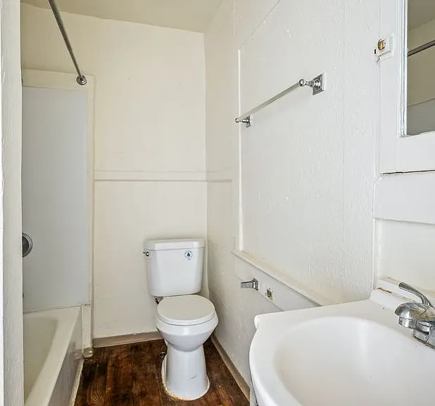 Queen Anne Court — Photo 54