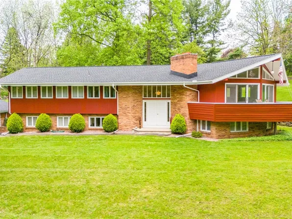 46 Hickory Ln, Rochester, NY 14625