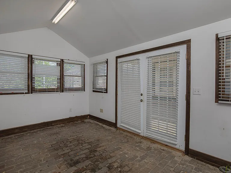 166 Flint St — Photo 23