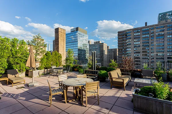 Rented by R New York | media 1