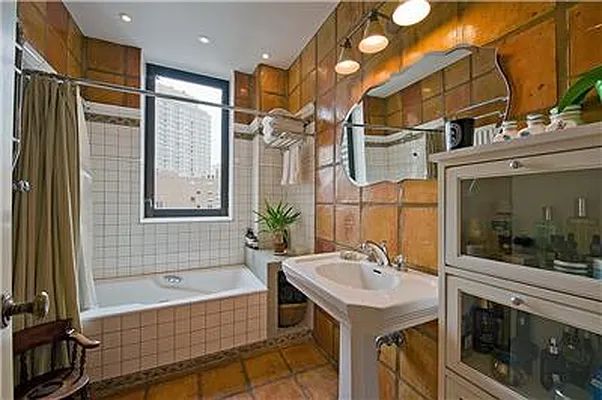 Sold by Isaacs Ganz Real Estate | media 9