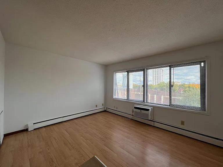 2535 Clinton Ave — Photo 13