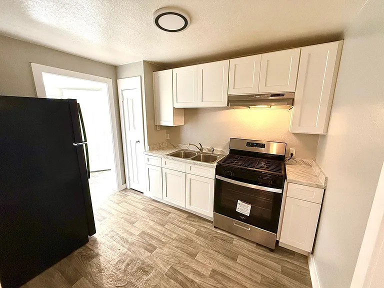 602 Lovett Ave — Photo 4