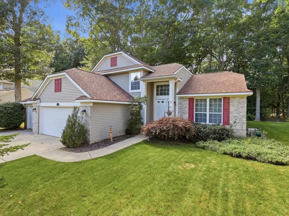 13347 Greenbriar Dr, Grand Haven, MI 49417