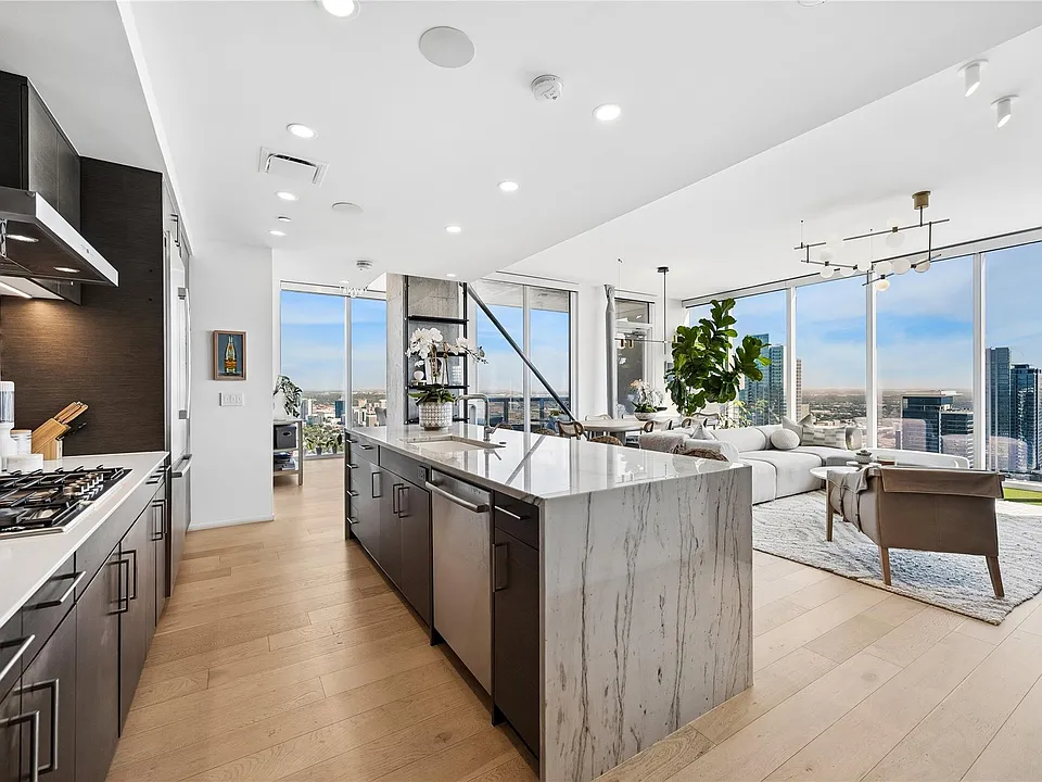 301 West Ave #5003