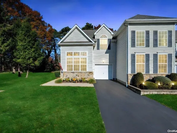 23 Grand Canyon #23, Brookhaven, NY 11716