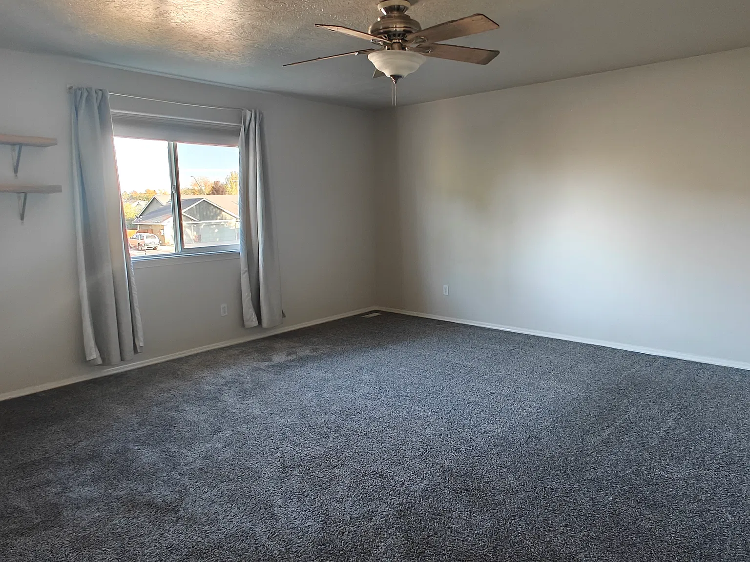 4 bed, 2.5 bath, 2009 sqft, $2,800 — Photo 2