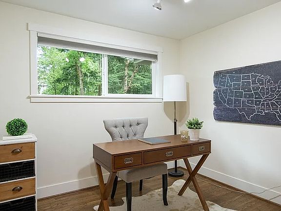 4th image of 12561 Roosevelt Way NE