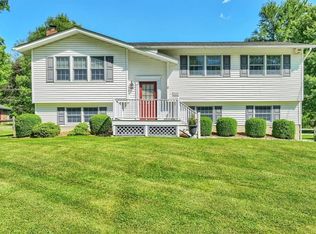 320 Bull Rd, Rock Tavern, NY 12575