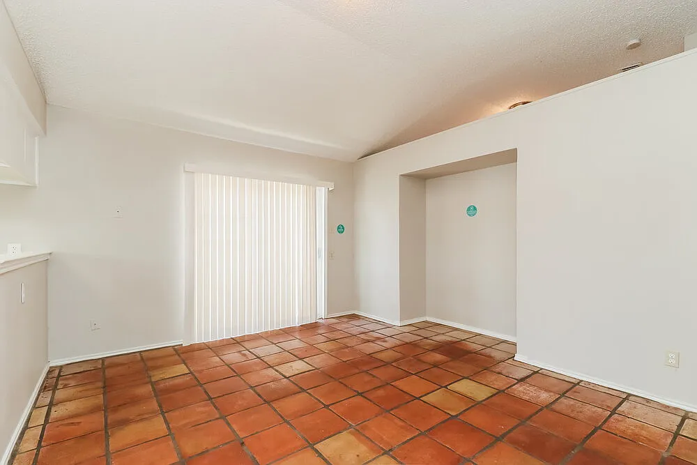 3 bed, 2.0 bath, 1149 sqft, $1,900 — Photo 4