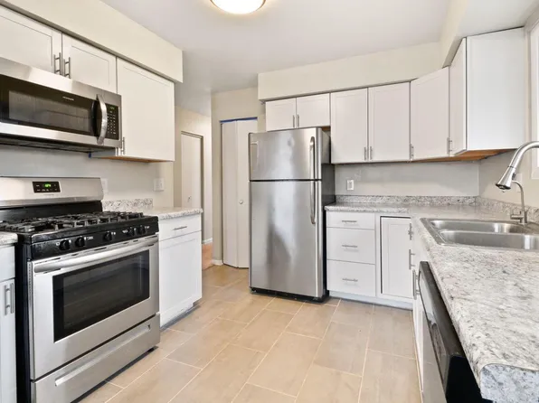 7905 North Highview DRIVE, Milwaukee, WI 53223