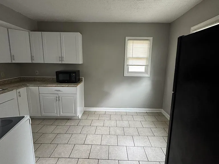 605 Harry St — Photo 8