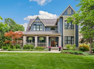 6421 Bentley Ave, Willowbrook, IL 60527