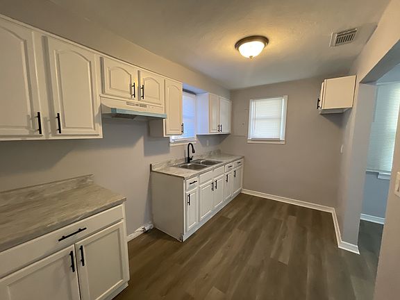 4th image of 1560 W 19th St