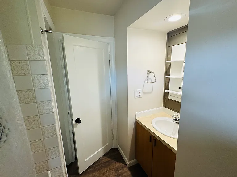 Full bathroom