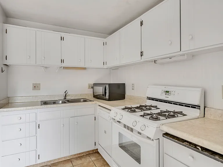 1431 Arthur Dr #1 — Photo 6