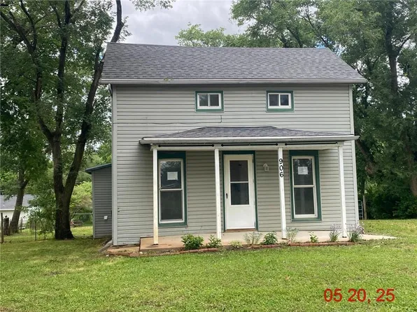 906 Cherokee St, Oskaloosa, KS 66066
