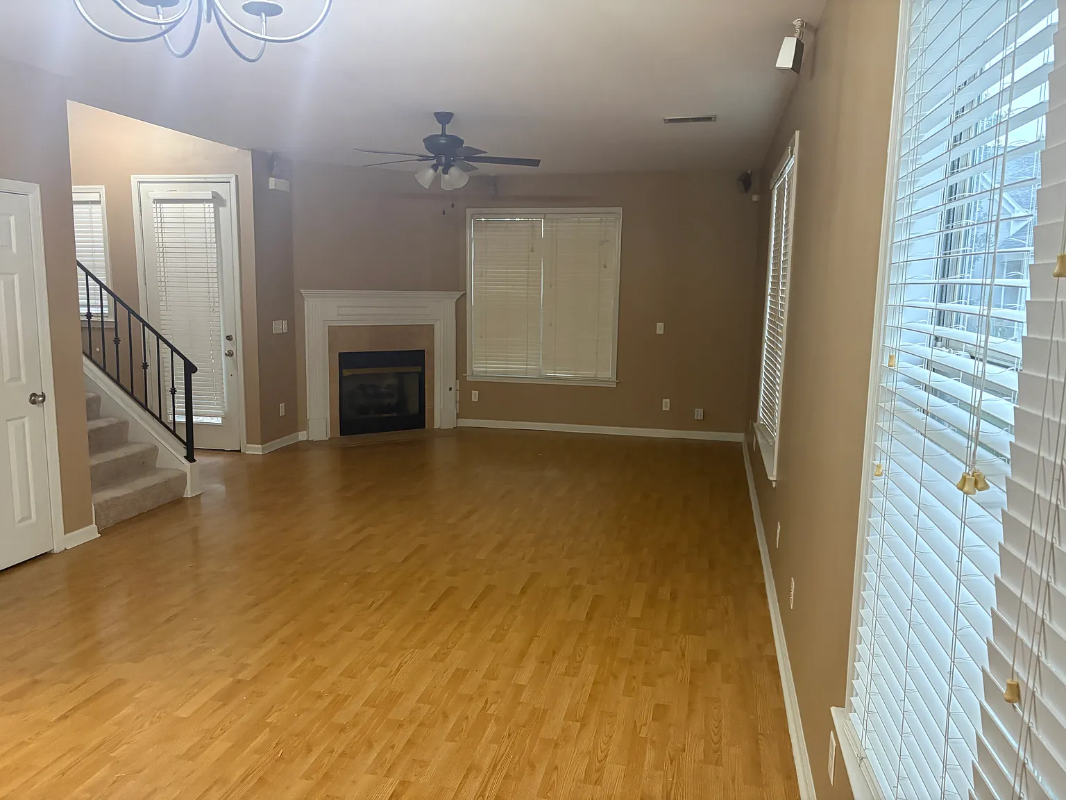 3 bed, 2.5 bath, 1728 sqft, $2,400 — Photo 3