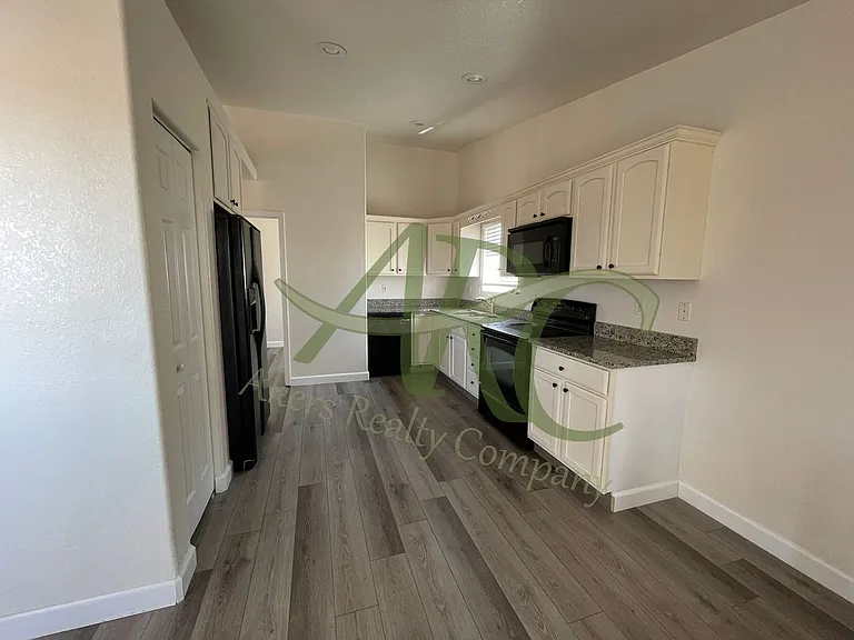 949-951 S Harmony Ln — Photo 11