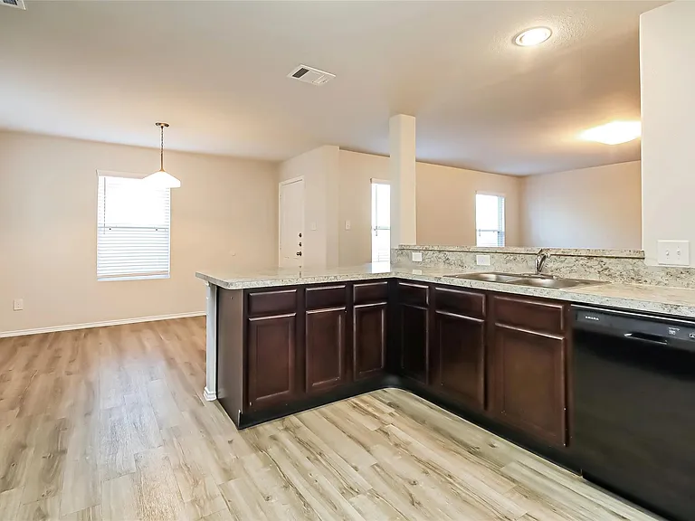 2751 Madison Ct — Photo 2