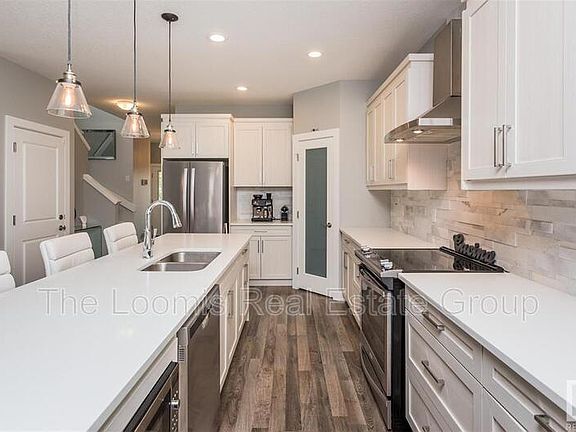 5th image of 10725 96th St NW