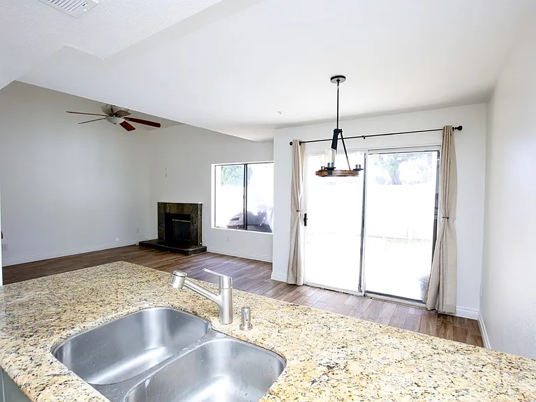 543 Victoria St #O — Photo 6