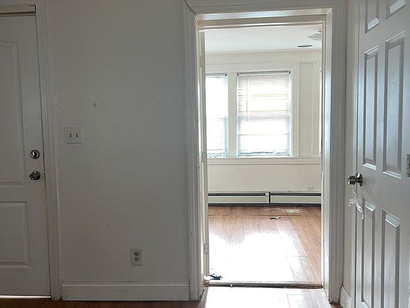 2nd image of 2918 Lurting Ave Floor 1