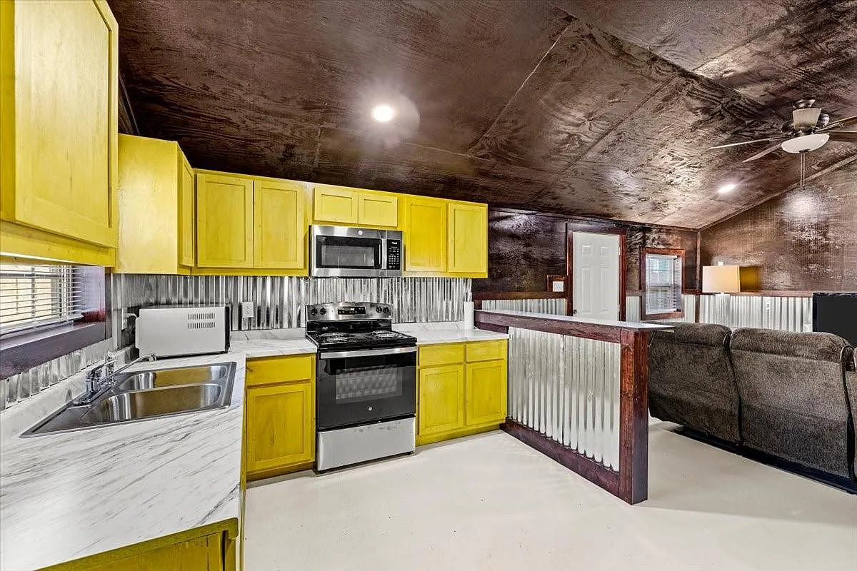 1 bed, 1.0 bath, 576 sqft, $1,300 — Photo 1