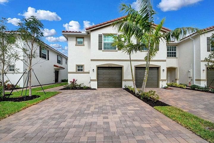 1st image of 6867 Broadwater Ln