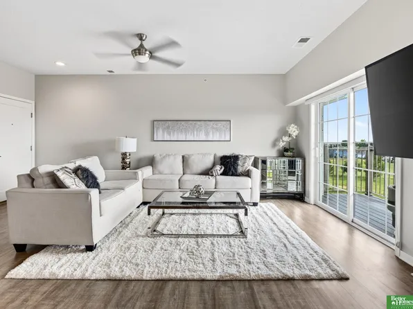 5933 N 158th Ct APT 308, Omaha, NE 68116