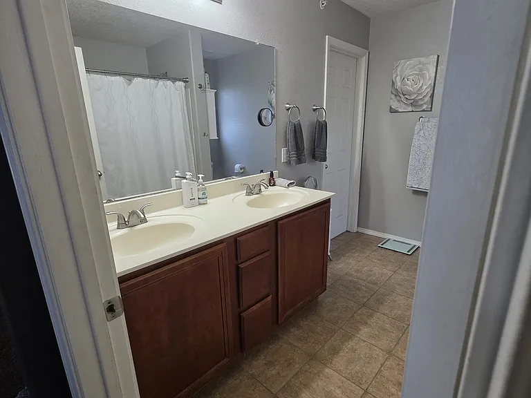 601 Menaul Blvd NE — Photo 39