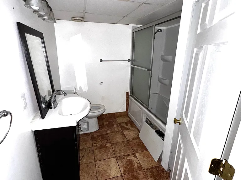 10922 Chicago Rd — Photo 30
