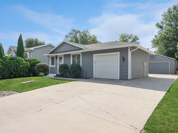 624 NE 5th St, Grimes, IA 50111