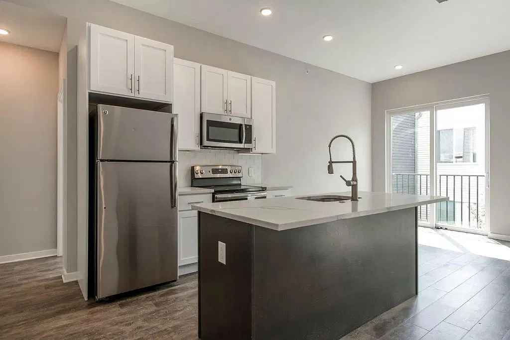 1 bed, 1.5 bath, $1,599 — Photo 4