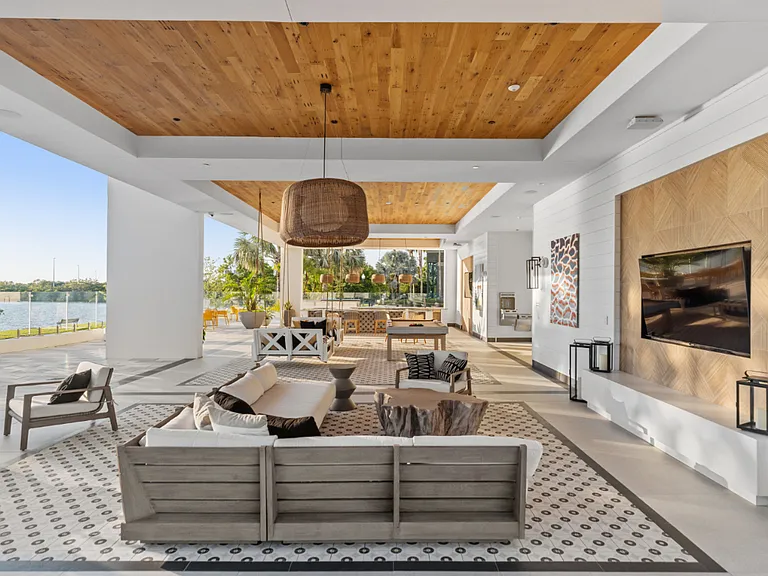 NOVEL Beach Park by Crescent Communities — Photo 15