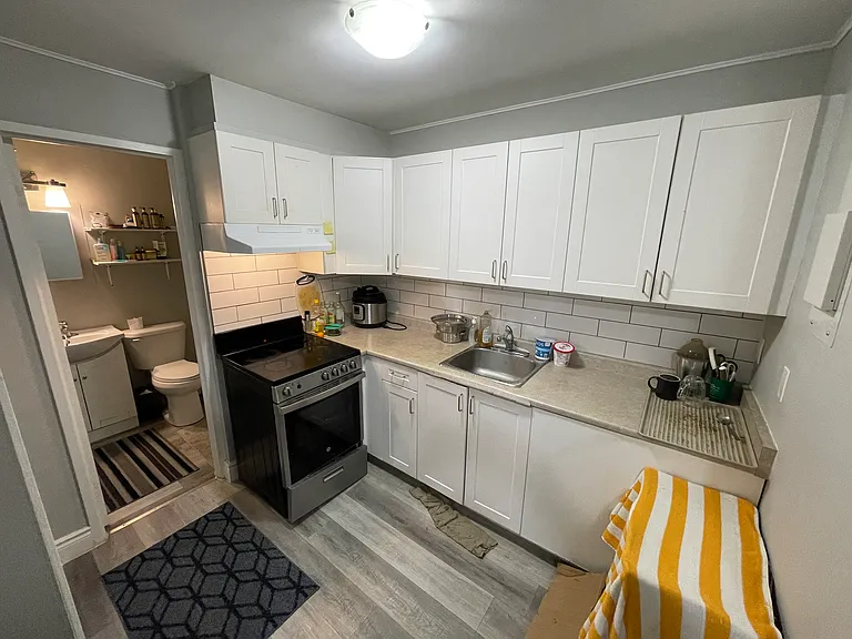 385 Division St — Photo 15