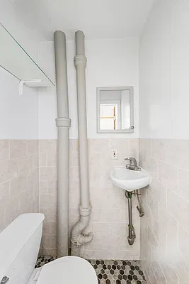 Rented by SERHANT. | media 8